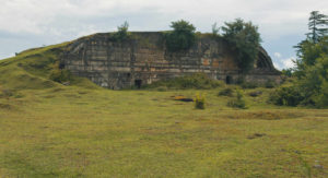 Tajemné budovy, zřejmě vojenské