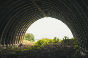 Tajemné budovy, zřejmě vojenské